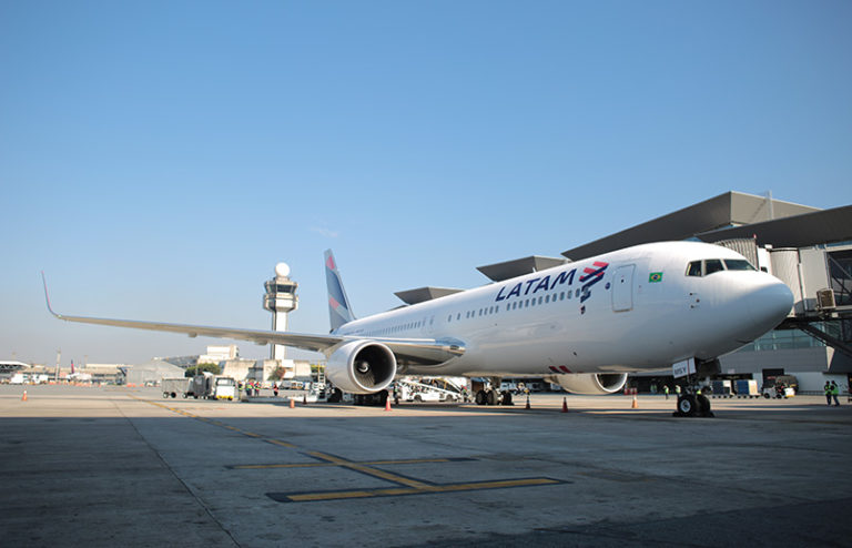 Boeing 767-300 de LATAM Airlines en Guarulhos.
