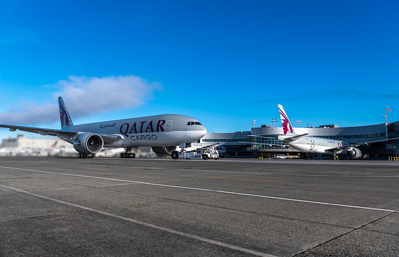 Entrega de tres aviones Boeing 777F a Qatar Airways Cargo.