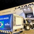 Boeing 777-300ER de LATAM Cargo transportando insumos de CoronaVac.