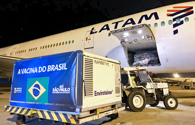 Boeing 777-300ER de LATAM Cargo transportando insumos de CoronaVac.