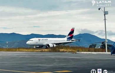 Airbus A319 de LATAM Colombia aterrizando en Pasto.