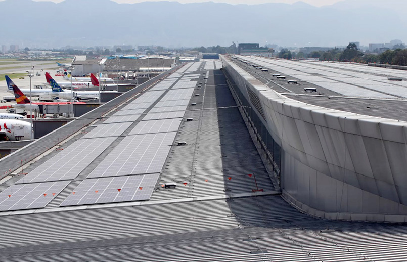 Paneles solares del Aeropuerto Eldorado de Bogotá.
