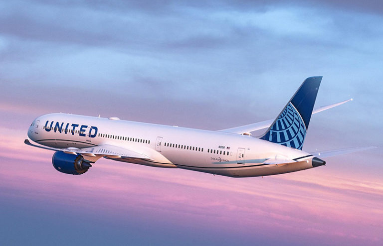 Boeing 787-10 de United Airlines en vuelo.
