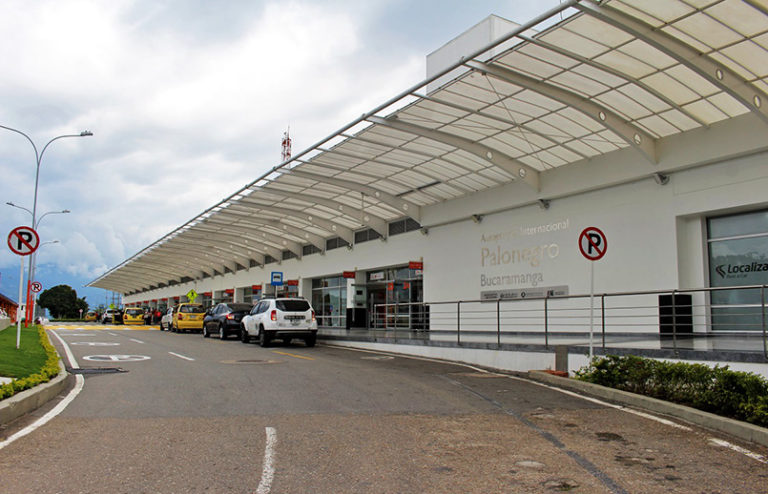Fachada del aeropuerto Palonegro de Bucaramanga.