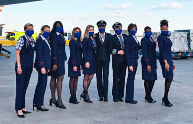 Tripulación femenina en el día de la mujer de American Airlines.