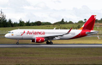 Airbus A320 de Avianca en el aeropuerto José María Córdova de Rionegro.