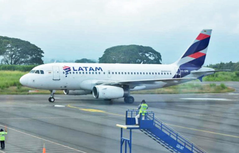 Airbus A319 de LATAM Airlines en Armenia.