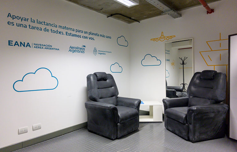 Espacio de lactancia materna en el aeropuerto Ezeiza de Buenos Aires.