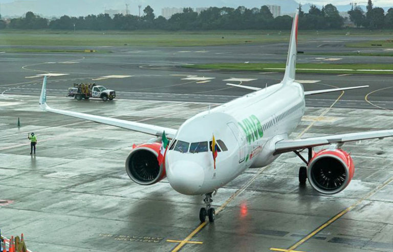 Airbus A320neo de Viva Aerobus en el Aeropuerto Internacional Eldorado de Bogotá.