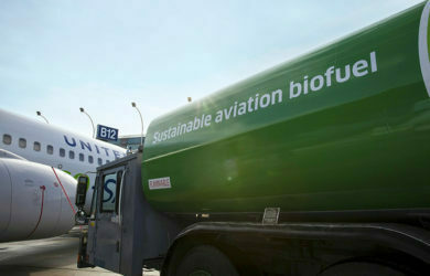 Combustible de aviación sostenible impulsado por United Airlines.