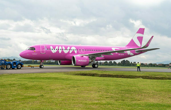 Avión Rosa Viva presentó su nuevo Airbus A320neo rosa