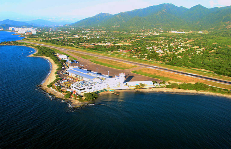 Vista aérea del aeropuerto Simón Bolívar de Santa Marta.