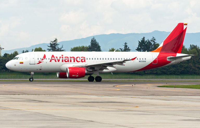 Airbus A320 de Avianca en el aeropuerto Eldorado de Bogotá.