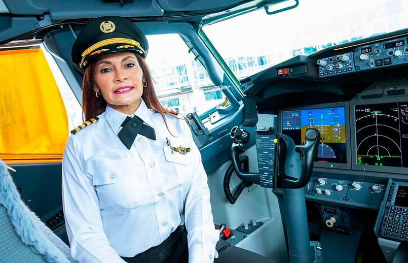 Mujer piloto de Copa Airlines.