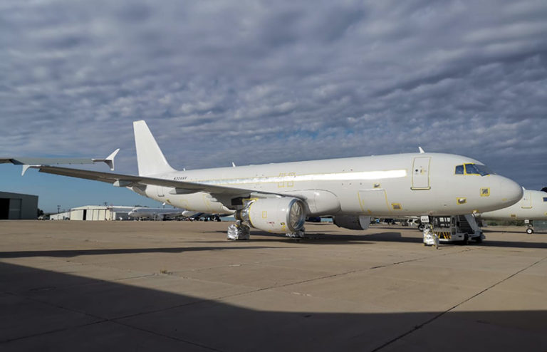 Primer Airbus A320 de Ultra Air.