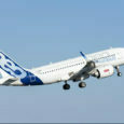 Airbus A319 volando con combustible de aviación sostenible (SAF).