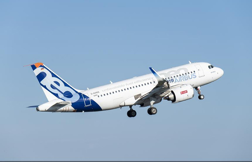 Airbus A319 volando con combustible de aviación sostenible (SAF).