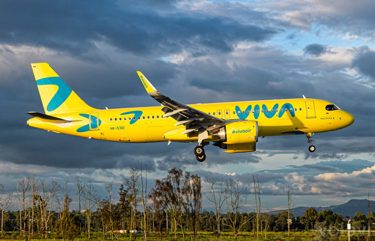 Airbus A320neo de Viva Air (Rayo McViva), matrícula HK-5361 aterrizando en Bogotá.