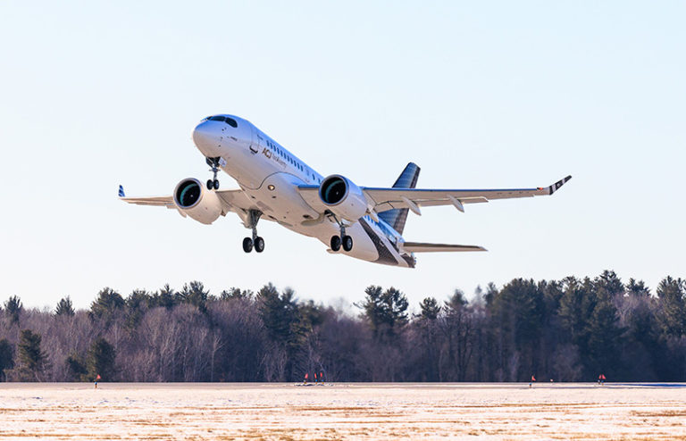 Primer vuelo del Airbus ACJ220.