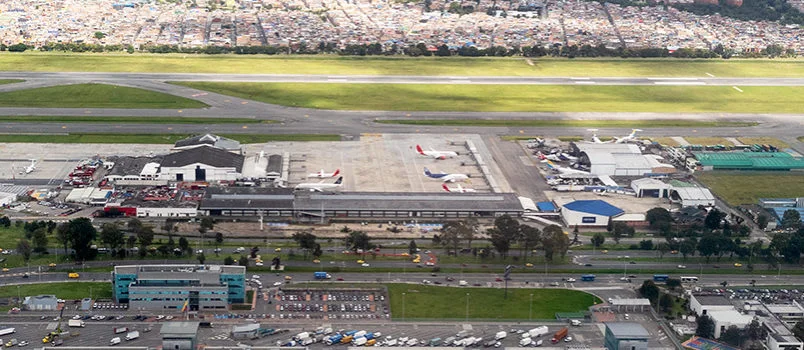Vista aérea de la Terminal 2 (Puente Aéreo), del Aeropuerto El Dorado de Bogotá.