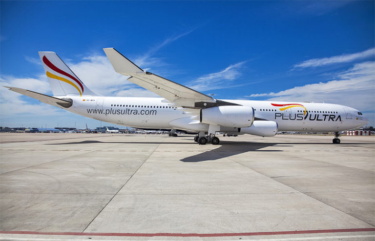 Airbus A340-300 de Plus Ultra en el aeropuerto Adolfo Suárez de Madrid-Barajas.