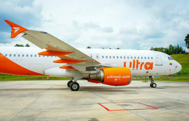 Airbus A320 de Ultra Air en Medellín.