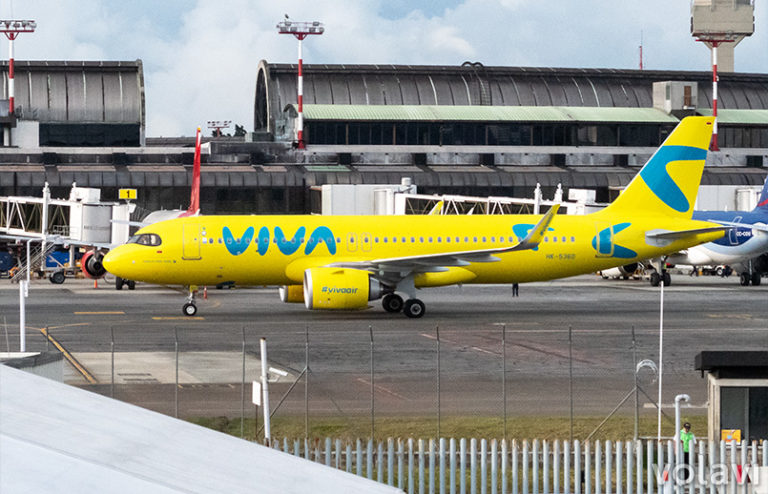 Airbus A320neo de Viva Air en Medellín.