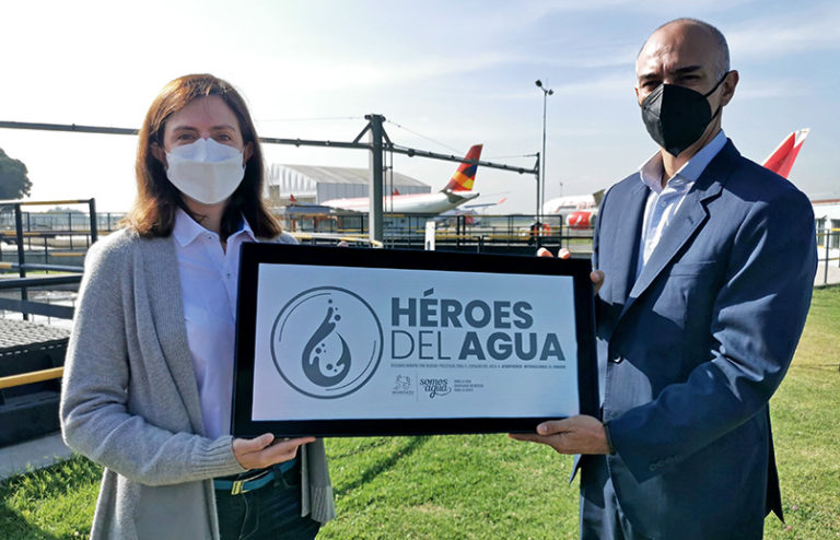 Aeropuerto Eldorado recibe reconocimiento "Héroes del agua" por gestión ambiental.