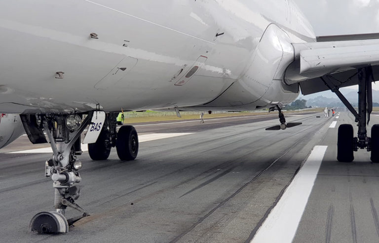 Aterrizaje emergencia Airbus A320 LATAM Airlines CC-BAS.