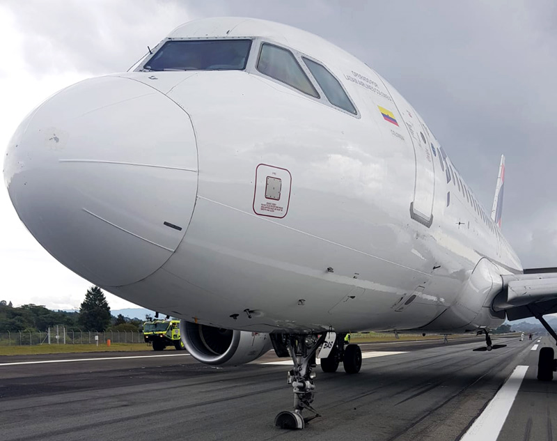 Aterrizaje emergencia Airbus A320 LATAM Airlines CC-BAS.