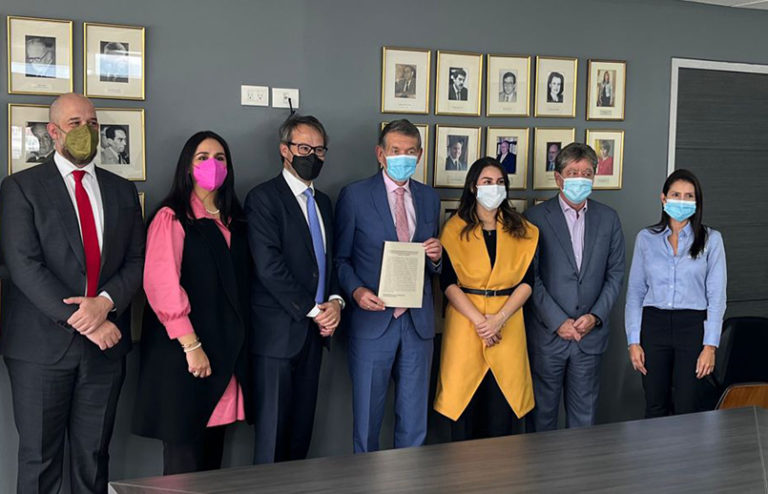 Avianca firma reintegro de pilotos de ACDAC.