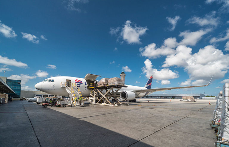 Boeing 767BCF de LATAM Cargo en Miami.