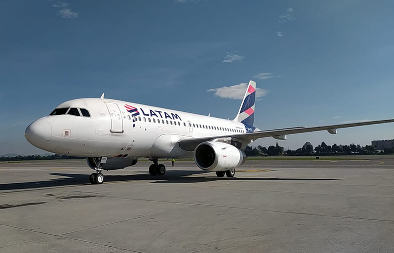 Airbus A319 de LATAM Ecuador operando el nuevo vuelo entre Quito y Bogotá.