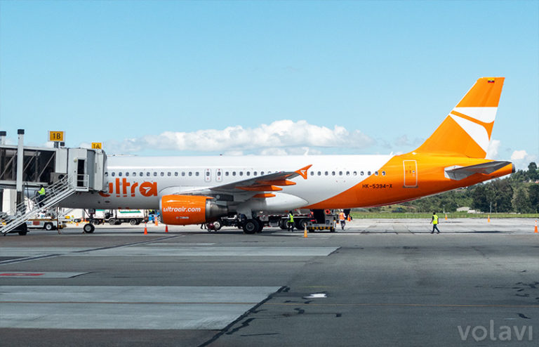 Airbus A320 de Ultra Air en el aeropuerto José María Córdova de Medellín.