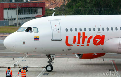 Airbus A320 de Ultra Air en el aeropuerto José María Córdova de Medellín.