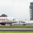 Aviones de EasyFly y Avianca en el Aeropuerto Eldorado de Bogotá.