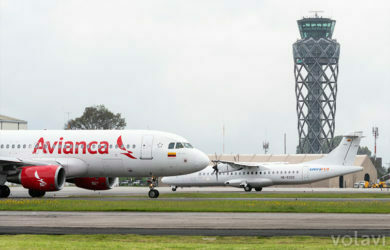 Aviones de EasyFly y Avianca en el Aeropuerto Eldorado de Bogotá.