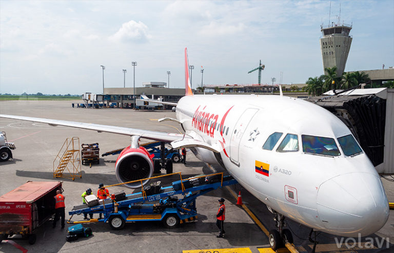 Airbus A320 de Avianca en el aeropuerto Alfonso Bonilla Aragón de Cali.