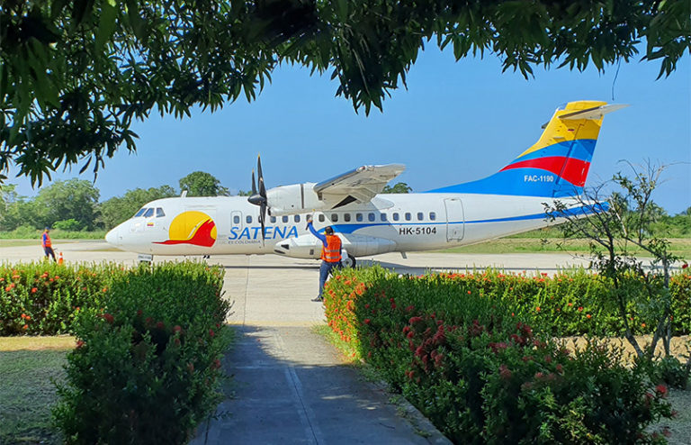 ATR 42 de Satena en el Aeropuerto Golfo de Morrosquillo de Tolú.