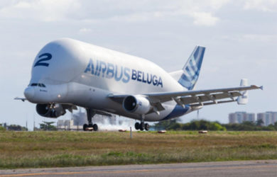 Airbus Beluga ST aterrizando en Fortaleza, Brasil.