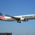 Boeing 737-800 de American Airlines aterrizando en Miami.