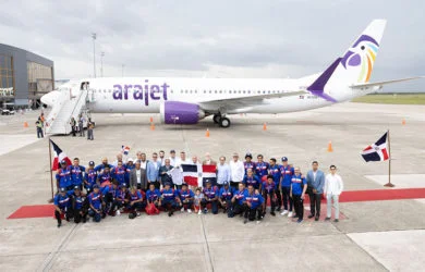 Equipo de Arajet en su inicio de operaciones comerciales.