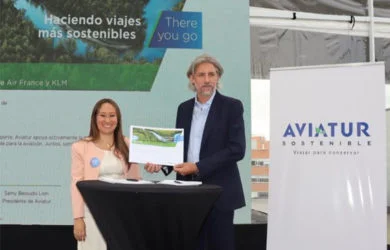 Firma del acuerdo entre Aviatur y Air France-KLM.
