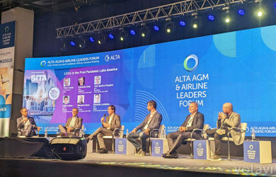 Panel de las aerolíneas de bajo costo de Latinoamérica en el ALTA Leaders Forum 2022 en Buenos Aires.
