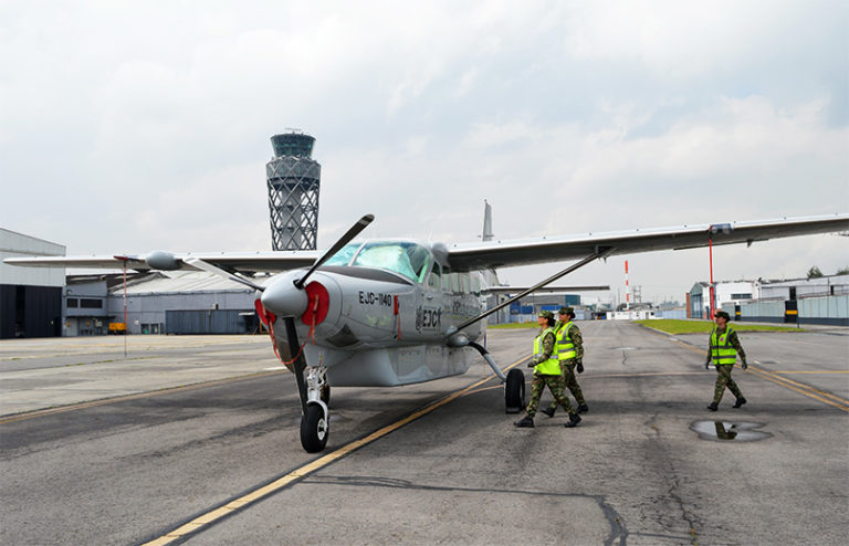 Primera tripulación femenina de Aviación del Ejército de Colombia.