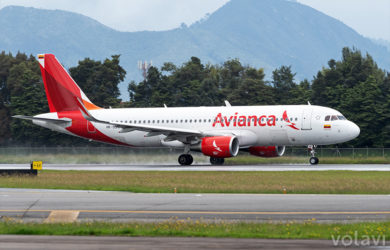Airbus A320 de Avianca aterrizando en el Aeropuerto Eldorado de Bogotá.