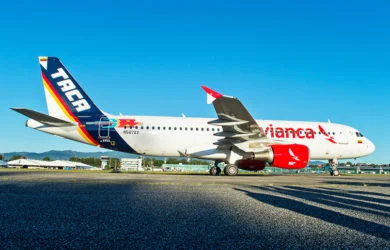 Airbus A320 de Avianca (N567AV), con esquema de pintura retro de TACA.