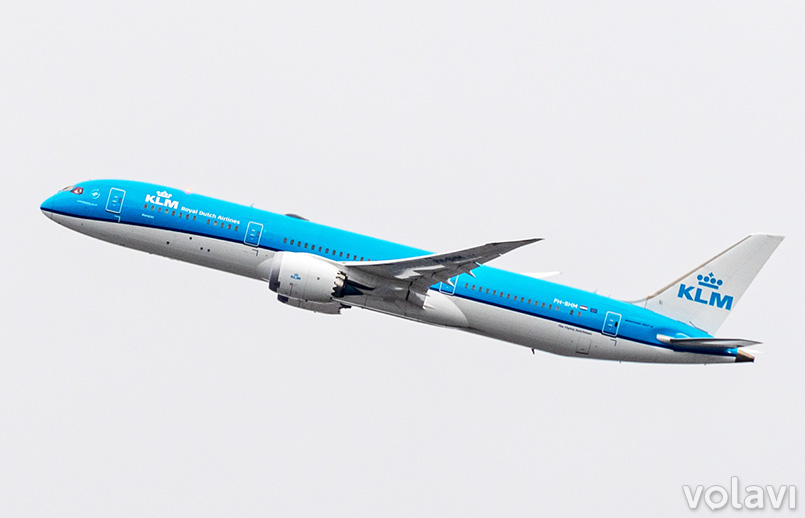 Boeing 787-9 de KLM despegando de Bogotá rumbo a Ámsterdam vía Cartagena.