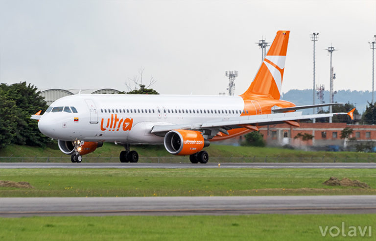 Airbus A320 de Ultra Air aterrizando en el Aeropuerto Eldorado de Bogotá.
