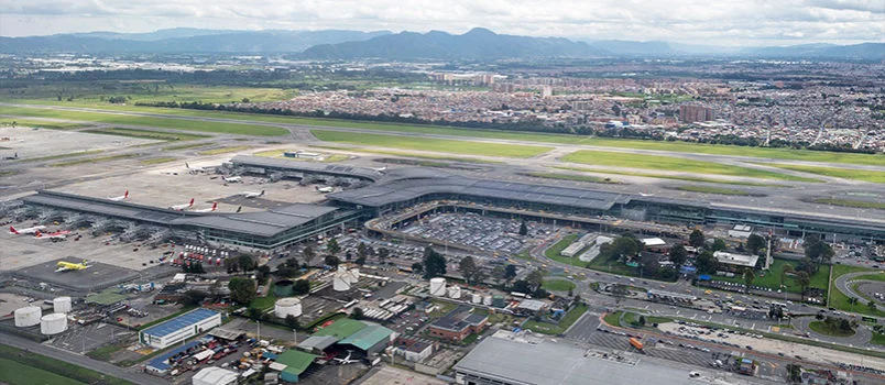 Aerocivil informa sobre maniobra de dos aeronaves en Bogotá Vista aérea del Aeropuerto Internacional Eldorado de Bogotá.